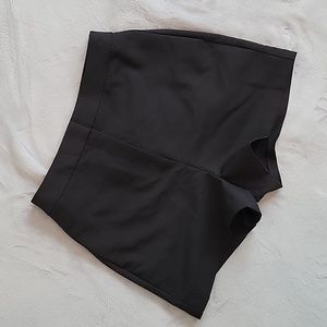 Express shortie extreme high rise black shorts size 4